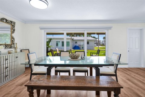Villa ou maison à vendre à Pompano Beach, Floride: 2 chambres, 125.14 m2 № 1021271 - photo 19