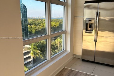 Condominio en alquiler en Miami, Florida, 43.85 m2 № 1021267 - foto 2