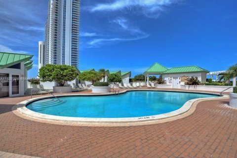 Condominio en venta en Sunny Isles Beach, Florida, 2 dormitorios, 160.72 m2 № 1021266 - foto 21