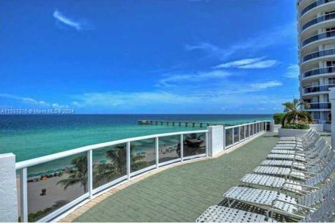Condominio en venta en Sunny Isles Beach, Florida, 2 dormitorios, 160.72 m2 № 1021266 - foto 15