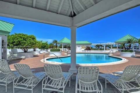 Condominio en venta en Sunny Isles Beach, Florida, 2 dormitorios, 160.72 m2 № 1021266 - foto 22