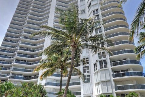 Condominio en venta en Sunny Isles Beach, Florida, 2 dormitorios, 160.72 m2 № 1021266 - foto 1