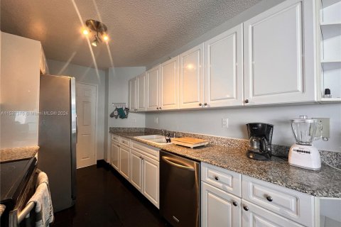 Condominio en venta en Sunny Isles Beach, Florida, 2 dormitorios, 160.72 m2 № 1021266 - foto 11