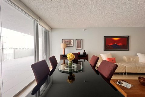 Condominio en venta en Sunny Isles Beach, Florida, 2 dormitorios, 160.72 m2 № 1021266 - foto 4