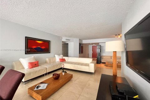 Condominio en venta en Sunny Isles Beach, Florida, 2 dormitorios, 160.72 m2 № 1021266 - foto 5
