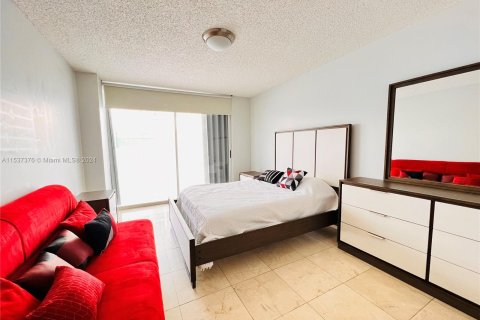 Condominio en venta en Sunny Isles Beach, Florida, 2 dormitorios, 160.72 m2 № 1021266 - foto 9
