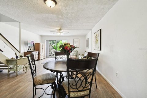 Townhouse in Saint Petersburg, Florida 2 bedrooms, 112.88 sq.m. № 1371015 - photo 10