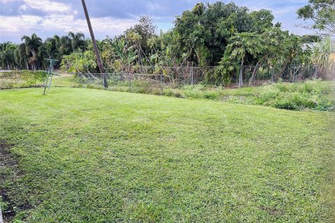 House in Pahokee, Florida 3 bedrooms, 92.9 sq.m. № 1049863 - photo 2