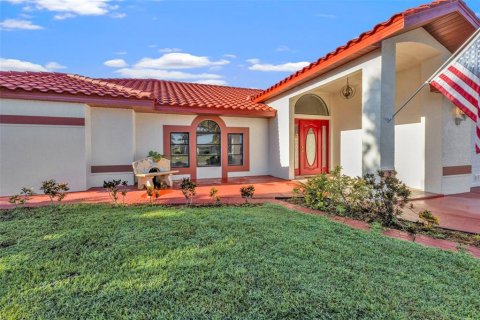 Villa ou maison à vendre à Punta Gorda, Floride: 4 chambres, 217.95 m2 № 1343502 - photo 2