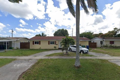 Villa ou maison à vendre à Miami Gardens, Floride: 3 chambres, 133.22 m2 № 1381550 - photo 1