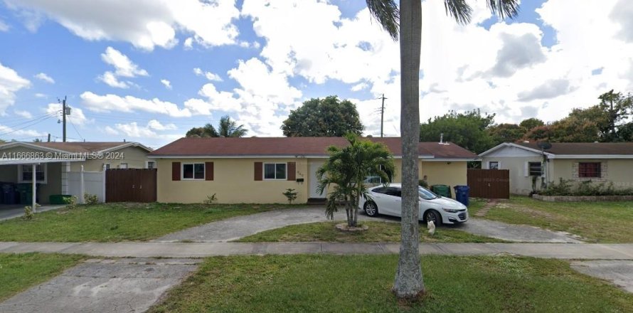 Villa ou maison à Miami Gardens, Floride 3 chambres, 133.22 m2 № 1381550