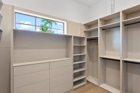 Casa en venta en Miami, Florida, 5 dormitorios, 461.35 m2 № 1381548 - foto 22