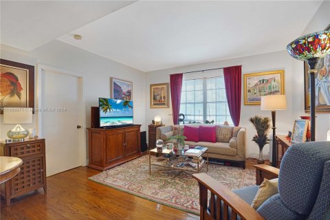 Condo in Miami Beach, Florida, 1 bedroom  № 1381552 - photo 24