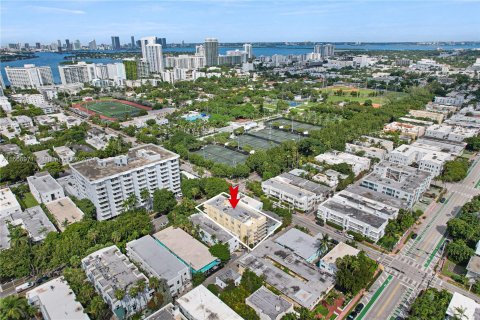 Condo in Miami Beach, Florida, 1 bedroom  № 1381552 - photo 8