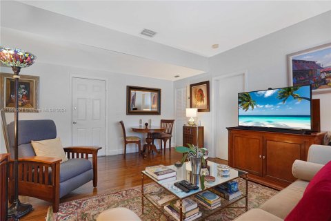 Condo in Miami Beach, Florida, 1 bedroom  № 1381552 - photo 29