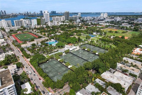 Condo in Miami Beach, Florida, 1 bedroom  № 1381552 - photo 13