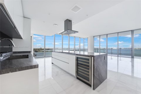 Condo in Miami, Florida, 3 bedrooms  № 1381549 - photo 4