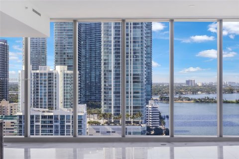 Condo in Miami, Florida, 3 bedrooms  № 1381549 - photo 3