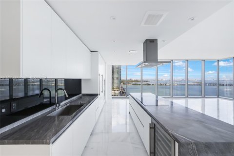 Condo in Miami, Florida, 3 bedrooms  № 1381549 - photo 6