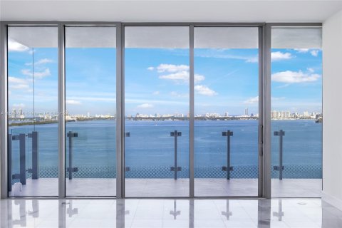 Copropriété à vendre à Miami, Floride: 3 chambres, 240.25 m2 № 1381549 - photo 1