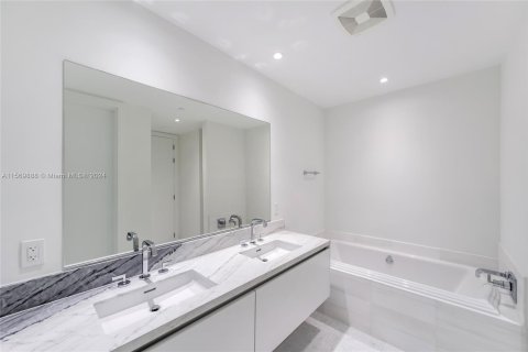 Copropriété à vendre à Miami, Floride: 3 chambres, 240.25 m2 № 1381549 - photo 28