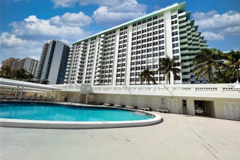 Studio in the Condo in Miami Beach, Florida  № 1058541 - photo 15