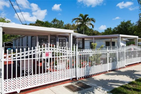 House in Miami, Florida 4 bedrooms, 125.23 sq.m. № 1050742 - photo 11