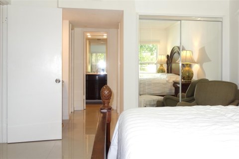 Condo in Pompano Beach, Florida, 1 bedroom  № 1217326 - photo 25