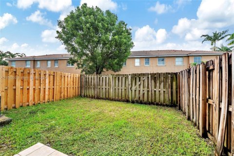 Townhouse in Homestead, Florida 4 bedrooms, 174.93 sq.m. № 1347901 - photo 14