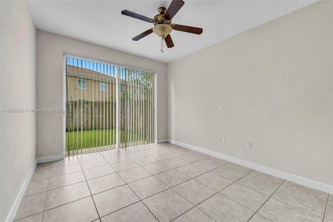 Townhouse in Homestead, Florida 4 bedrooms, 174.93 sq.m. № 1347901 - photo 10