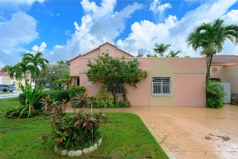 Villa ou maison à vendre à Miami, Floride: 3 chambres, 153.85 m2 № 1347900 - photo 1