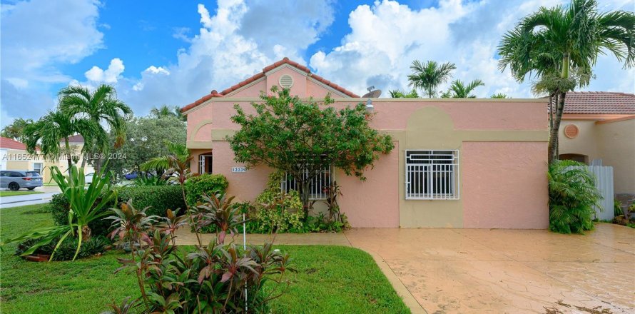 Villa ou maison à Miami, Floride 3 chambres, 153.85 m2 № 1347900