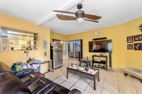 Casa en venta en Miami, Florida, 3 dormitorios, 153.85 m2 № 1347900 - foto 10