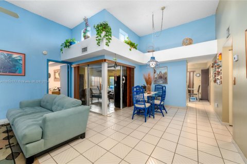 Casa en venta en Miami, Florida, 3 dormitorios, 153.85 m2 № 1347900 - foto 3