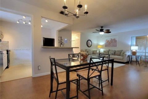 Condominio en venta en Hollywood, Florida, 2 dormitorios, 102.19 m2 № 1294590 - foto 9