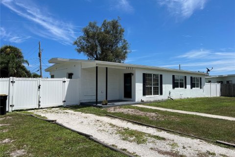 House in Palm Bay, Florida 3 bedrooms, 114.08 sq.m. № 1294589 - photo 2