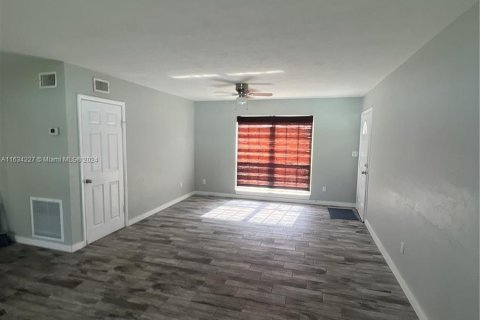 House in Palm Bay, Florida 3 bedrooms, 114.08 sq.m. № 1294589 - photo 5