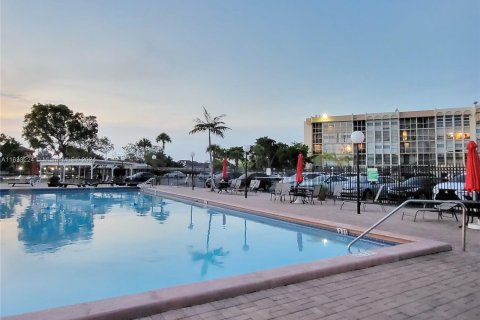 Copropriété à vendre à Hallandale Beach, Floride: 2 chambres, 85.84 m2 № 1294398 - photo 20