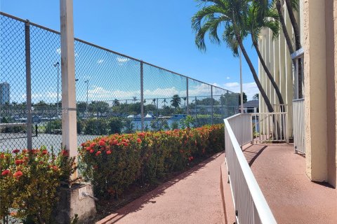 Copropriété à vendre à Hallandale Beach, Floride: 2 chambres, 85.84 m2 № 1294398 - photo 18