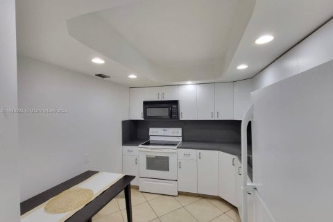 Copropriété à vendre à Hallandale Beach, Floride: 2 chambres, 85.84 m2 № 1294398 - photo 2