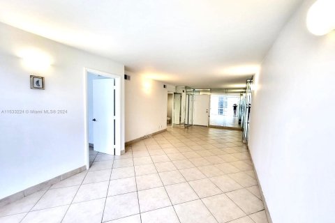 Copropriété à vendre à Hallandale Beach, Floride: 2 chambres, 85.84 m2 № 1294398 - photo 12