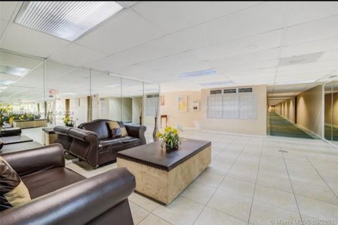 Copropriété à vendre à Hallandale Beach, Floride: 2 chambres, 85.84 m2 № 1294398 - photo 25