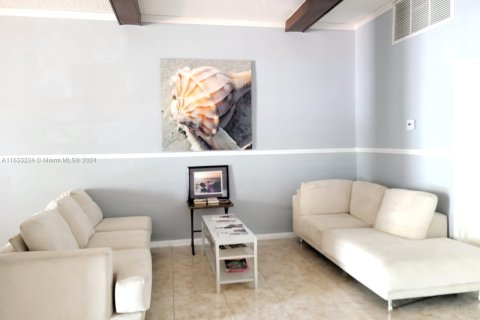 Condominio en venta en Hallandale Beach, Florida, 2 dormitorios, 85.84 m2 № 1294398 - foto 26