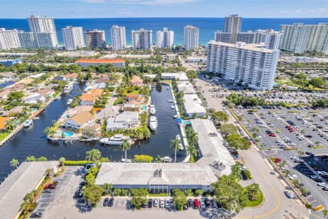 Condo in Fort Lauderdale, Florida, 2 bedrooms  № 1070425 - photo 1