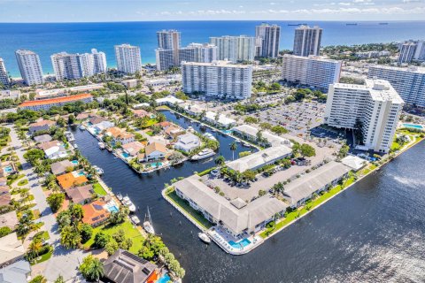 Copropriété à vendre à Fort Lauderdale, Floride: 2 chambres, 124.49 m2 № 1070425 - photo 2