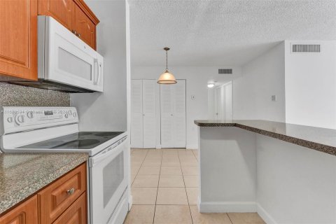 Condo in Hialeah, Florida, 2 bedrooms  № 1394915 - photo 20