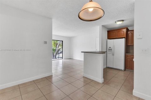 Condo in Hialeah, Florida, 2 bedrooms  № 1394915 - photo 21