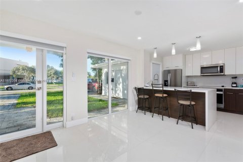 Casa en alquiler en Fort Lauderdale, Florida, 3 dormitorios, 151.62 m2 № 1394960 - foto 3