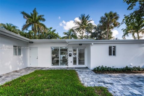 Casa en alquiler en Fort Lauderdale, Florida, 3 dormitorios, 151.62 m2 № 1394960 - foto 2