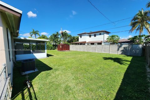 Villa ou maison à vendre à Miami, Floride: 3 chambres, 99.87 m2 № 1395012 - photo 16